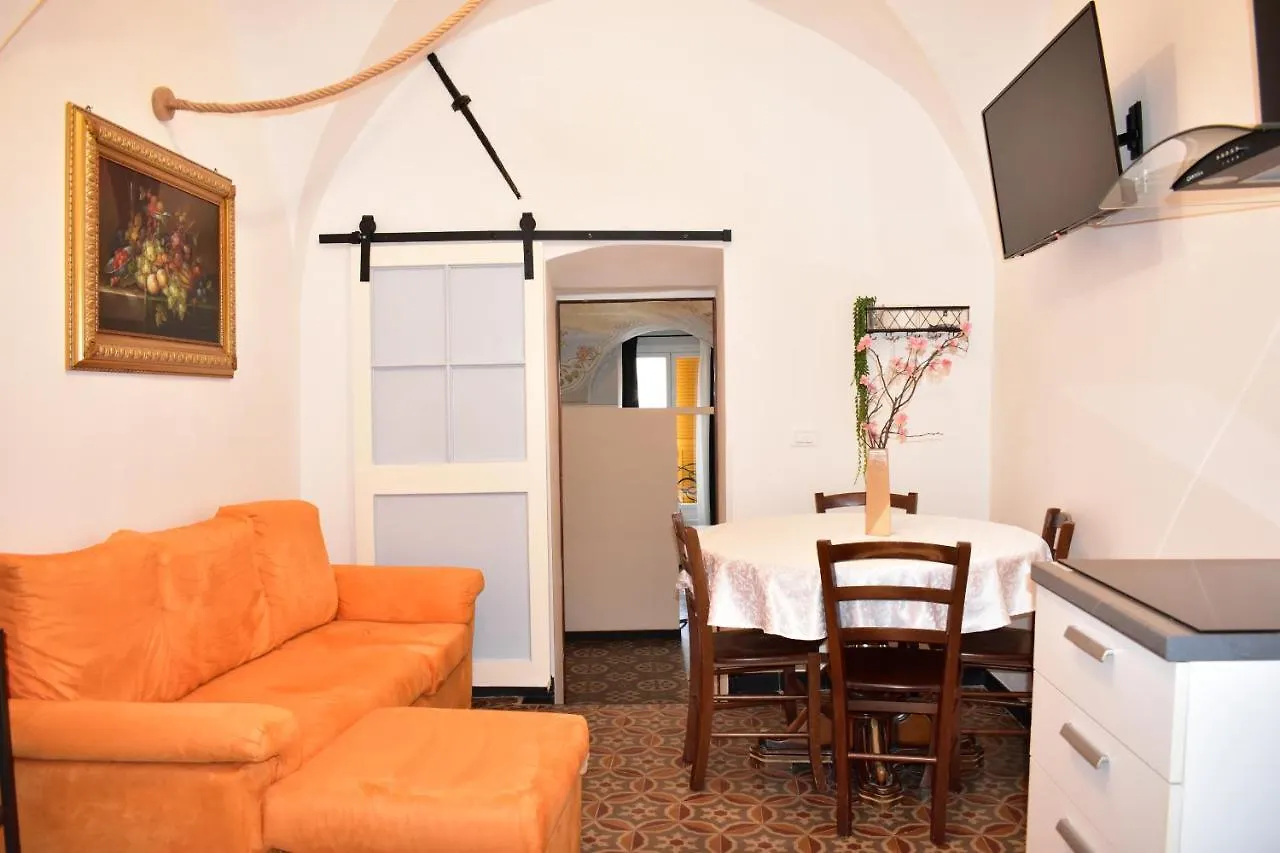 Appartamento magico nel centro del borgo L'ancora. Laigueglia